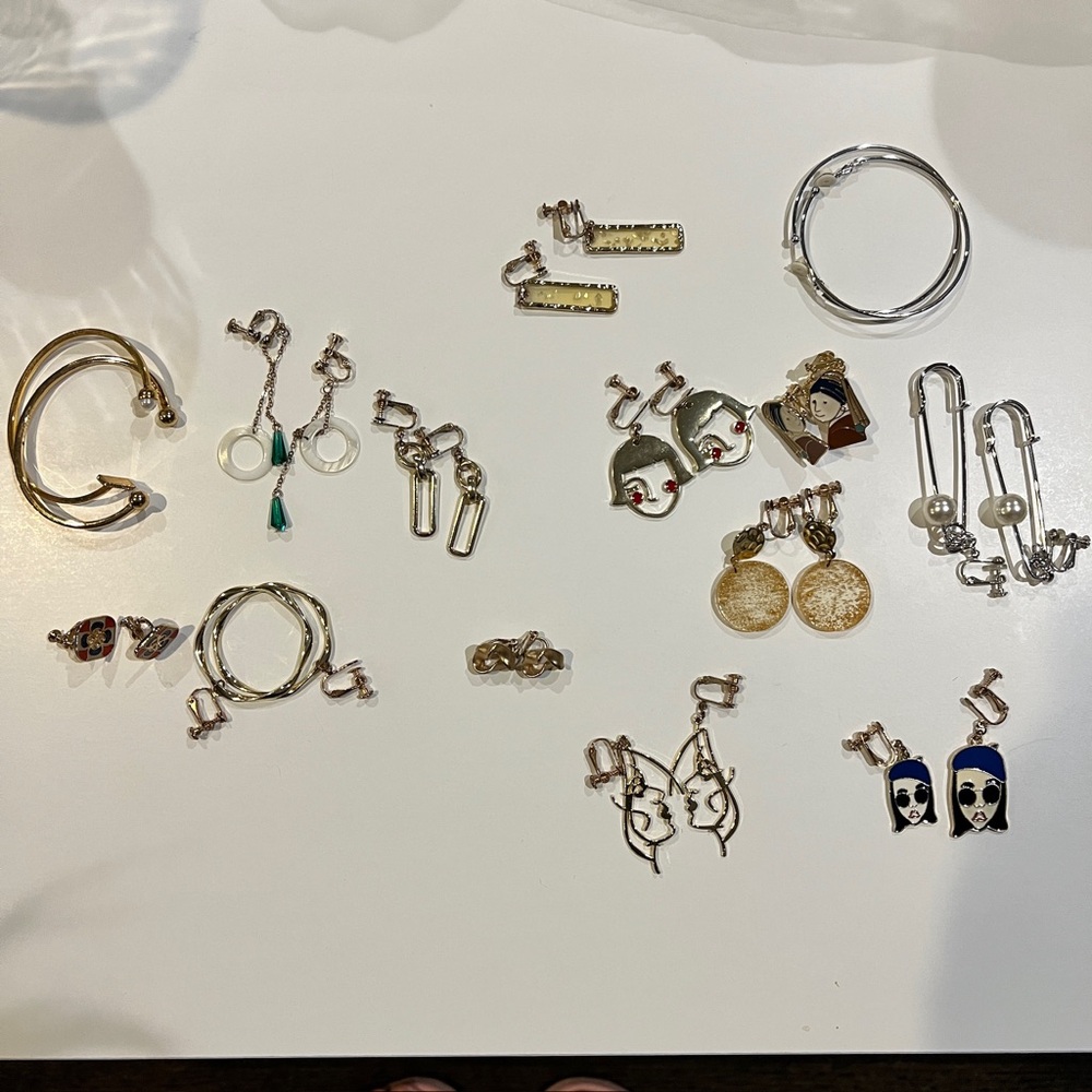 Earrings, necklace and more!